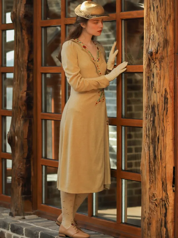 Beige Blossom in Retro Pleats Dress