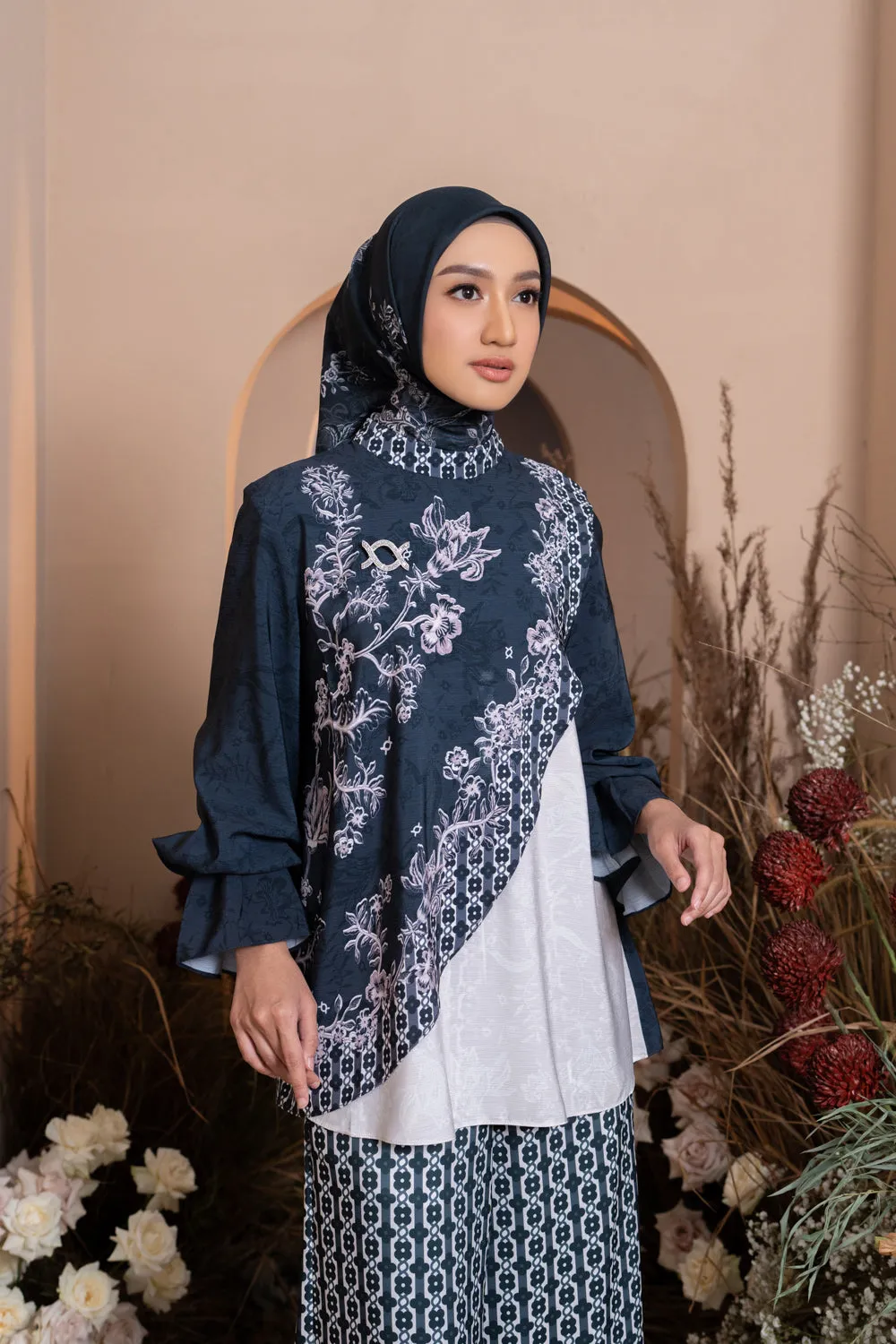 Semantik Blouse Raven Light