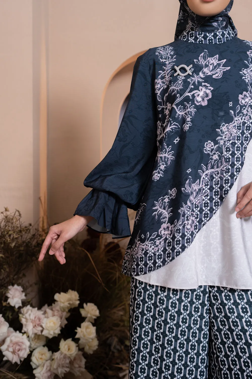 Semantik Blouse Raven Light