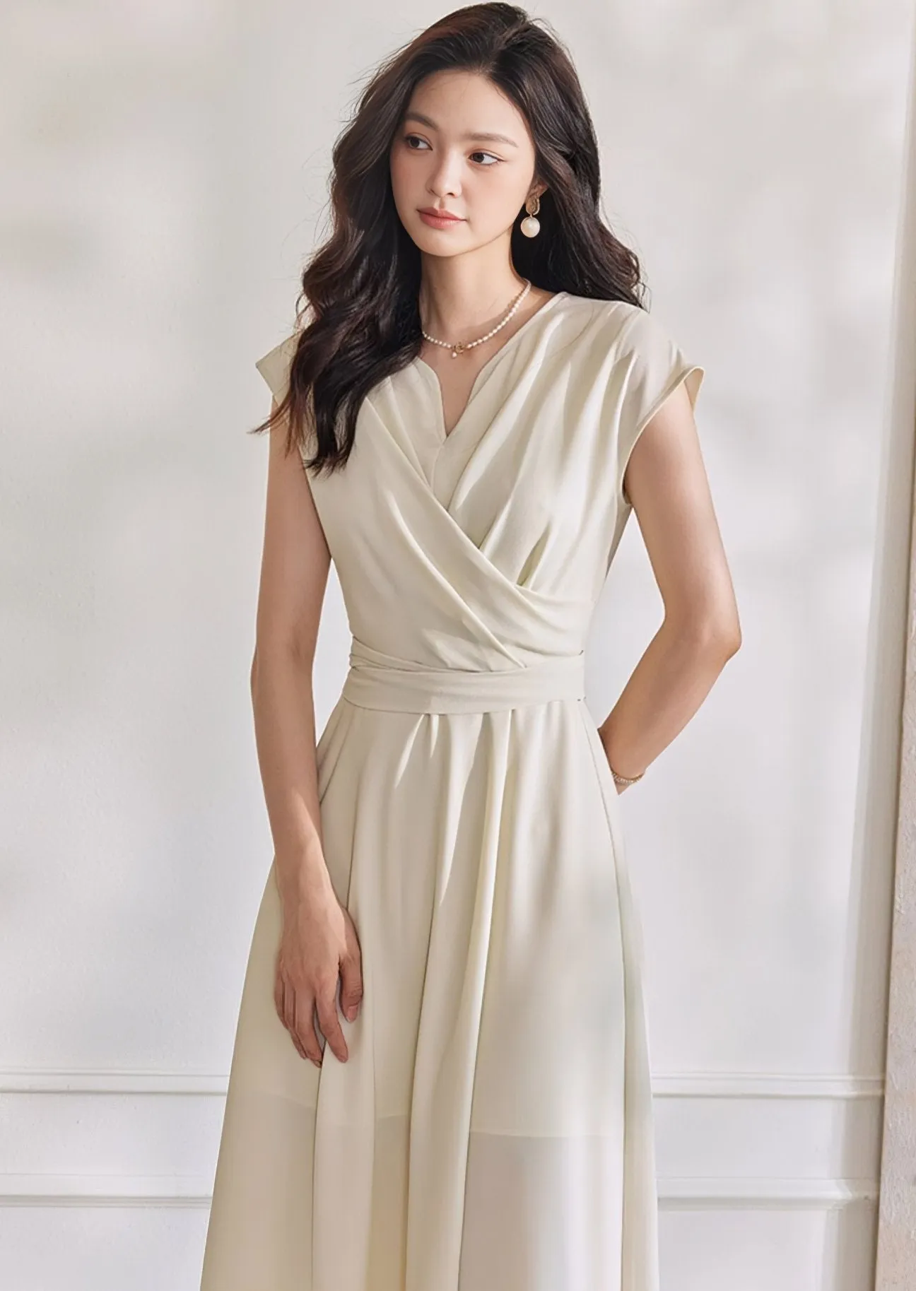 SLIM PLEATED HEM MIDI DRESS